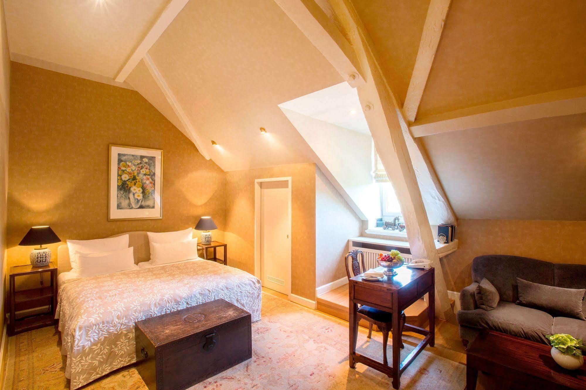 Hugenpoet Hotel 5*